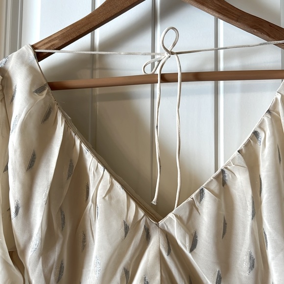 H&M cream silver jacquard pattern peplum blouse, size small - Picture 8 of 11